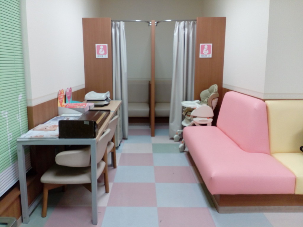 上尾駅直結の丸広百貨店５階にある赤ちゃん休憩室を紹介！授乳室やおむつ替え台もあるよ。